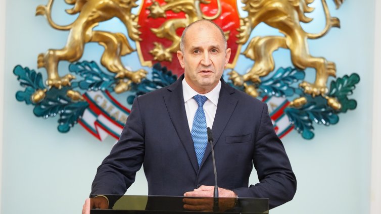 Радев категоричен: Властта е бламирана, оставката е неотложна