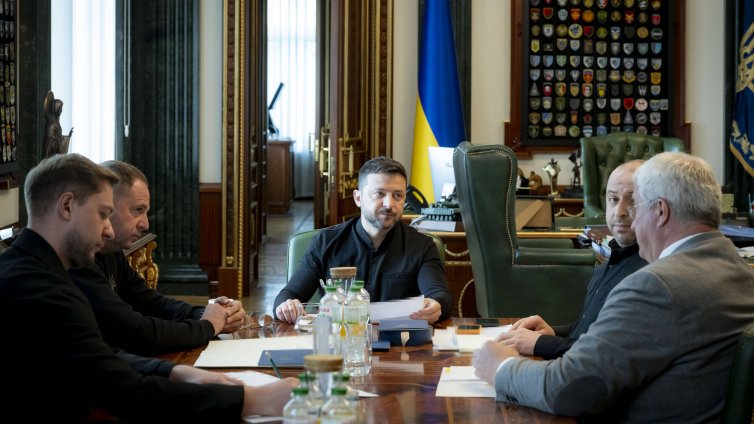 Зеленски инструктира да се създаде постоянна преговорна група за прекратяване на войната
