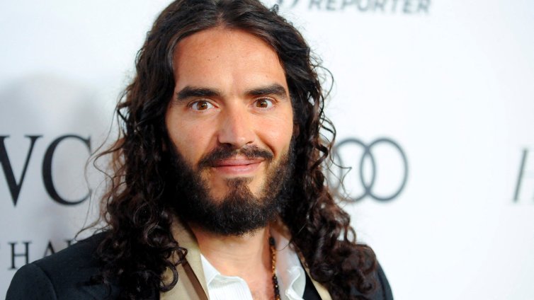 Британският актьор Ръсел Бранд е обвинен в сексуално насилие