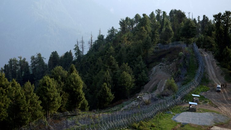 Индийските граничари застреляха пакистанец, преминал границата