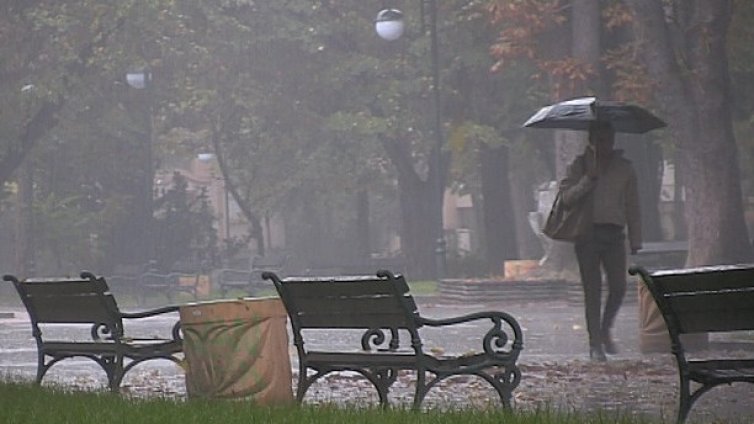 Очакват ни значителни валежи, на места с гръмотевици