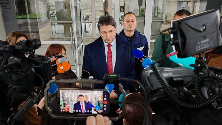 СДВР за протеста: Проверка за плезещия се полицай, трима души са задържани