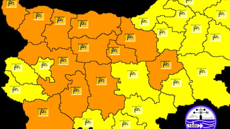 Обявен е жълт и оранжев код за силен вятър утре