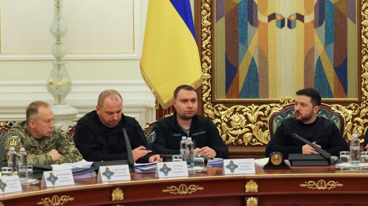 Високопоставена делегация на НАТО посети Украйна за първи път