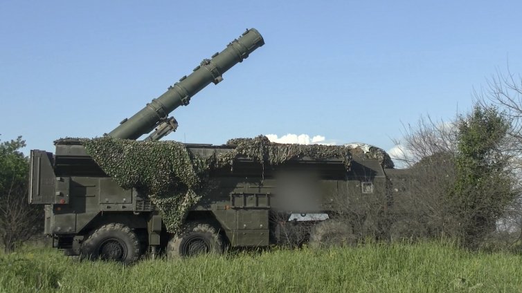 Сирски: Русия с "пълзящо" напредване на източния фронт с Украйна