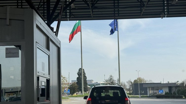 Изключително интензивен е трафикът на границата с Турция