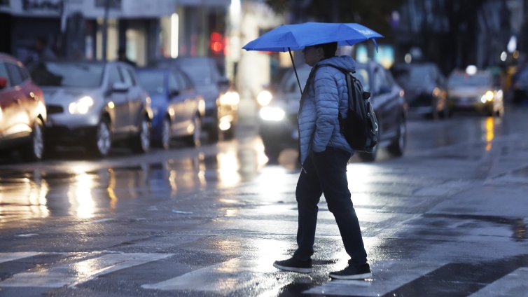 Утре минава студен фронт, на много места ще вали