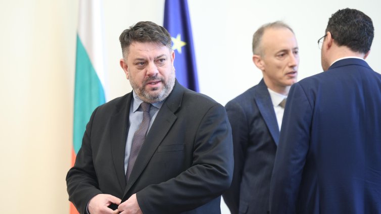 Зафиров категоричен: 20% ДДС за ресторантьорите и хляба остава