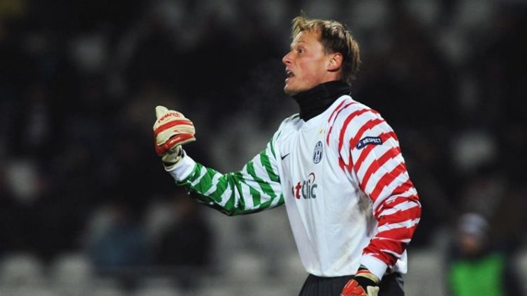 Екс вратар на Арсенал и Ливърпул Алекс Манингер загина при катастрофа