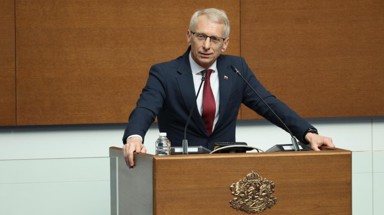 Денков: Решението на Радев за референдума дестабилизира България