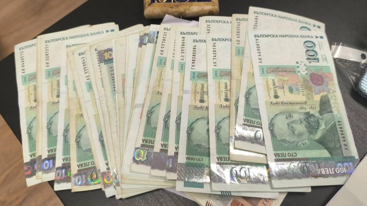 Полицията в Бургас арестува украинец за телефонна измама