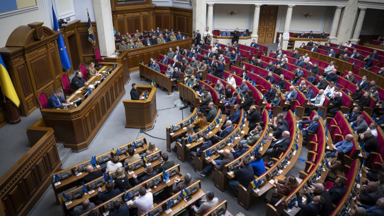 Парламентът в Киев продължи военното положение и мобилизацията с още 3 месеца