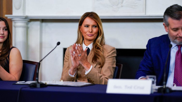 Мелания с първа изява, брани децата от токсичната среда в интернет 