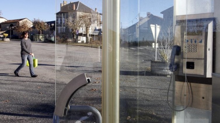 58-годишна "помага" на полицията &ndash; хвърля им 10 бона! 