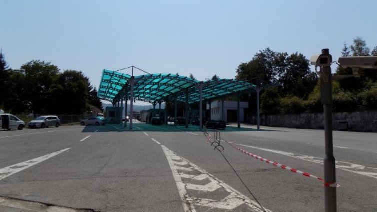 Хванаха полски шофьор, прекарвал незаконни мигранти  