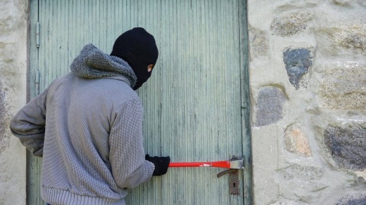 Всеки ден: Поне трима пенсионери стават жертва на грабеж!