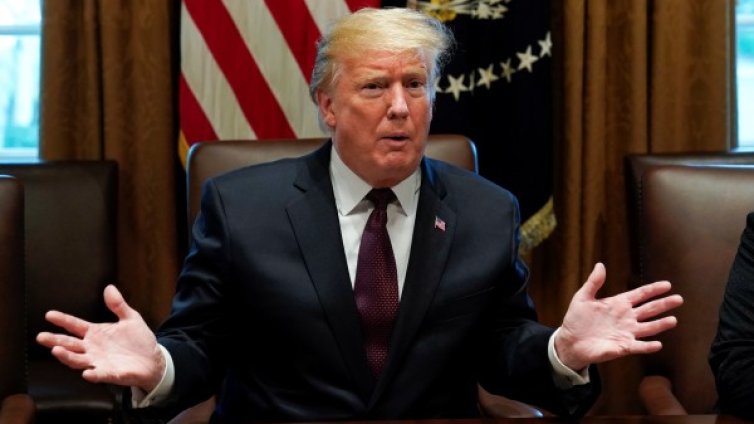 Тръмп и Пелоси "гуша за гуша": Той отложи годишната си реч