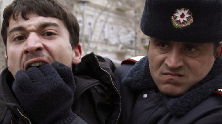 Апаш се прави на върколак, захапа полицай при опит за арест