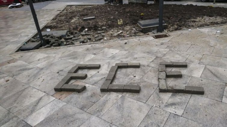 Всеки иска да е писател у нас: Пиши "есе" и спечели къща...