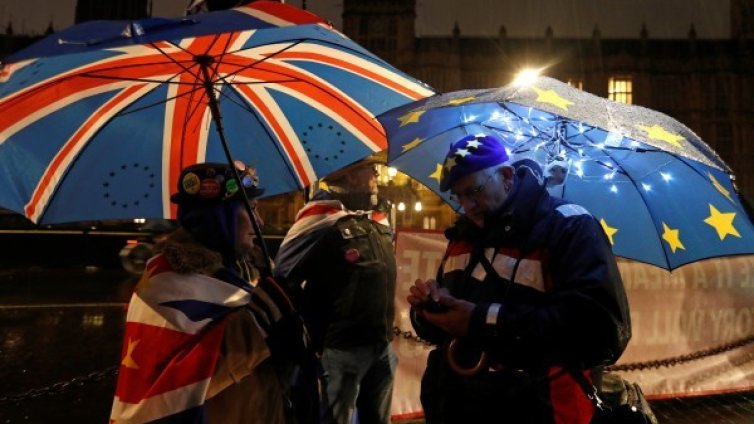 След Brexit: 90 000 българи с нови паспорти във Великобритания