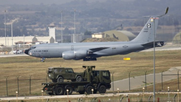 Самолети на САЩ на разузнаване осем часа край Крим