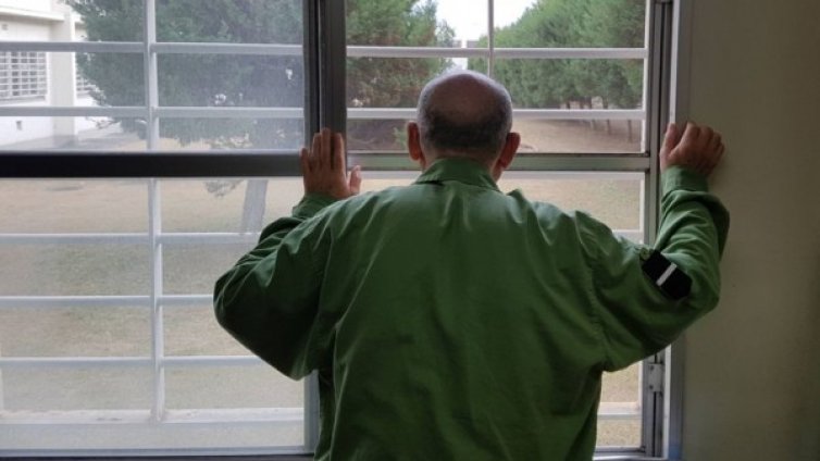 Бедност, глад, самота - японски пенсионери крадат, за да влязат в затвора