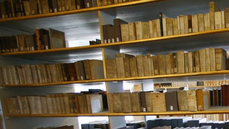 Откриха загадъчен древен ръкопис за крал Артур