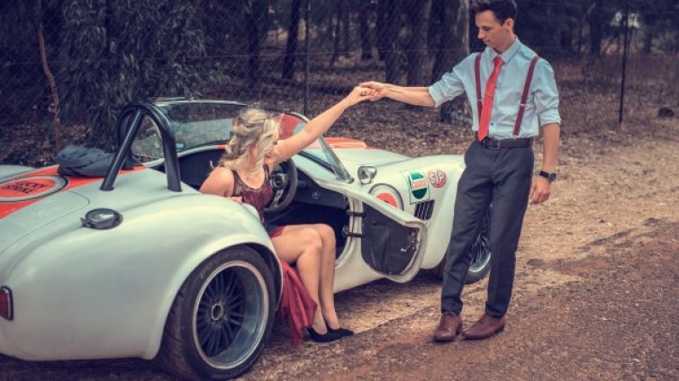 Топ 4 на зодиите, които любовта ги хваща със забавяне