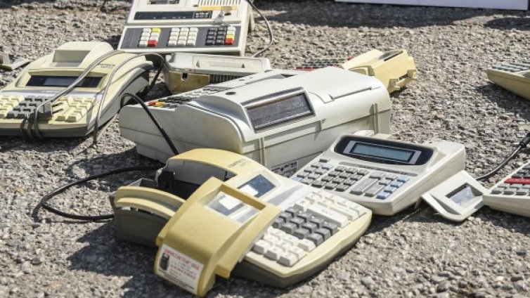 Фирмите си отдъхнаха, имат отсрочка за новите касови апарати 