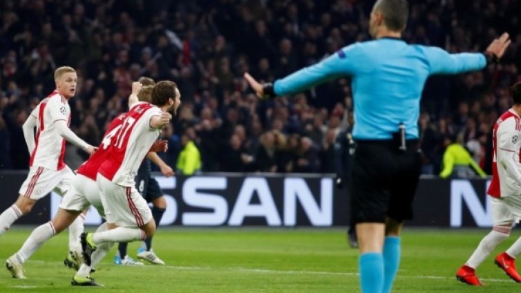 ВАРеал? УЕФА обясни за отменения гол на Аякс