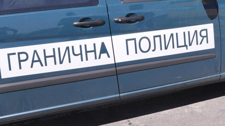 13 нелегални мигранти задържани край елховско село