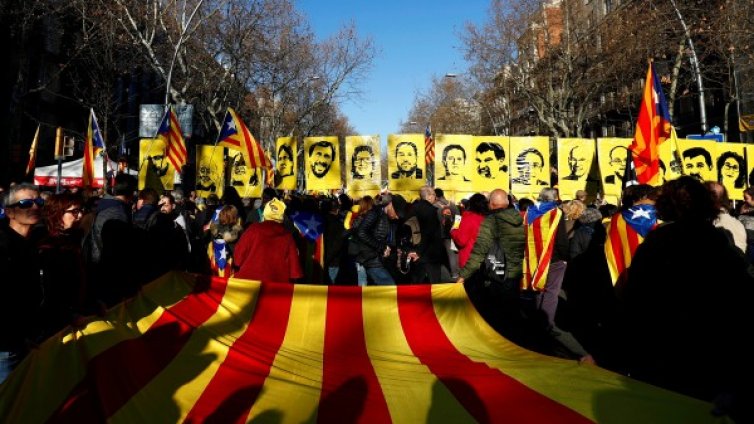 200 000 на протест срещу процеса на каталунските лидери