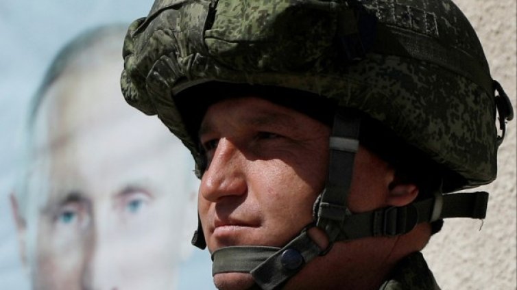 В Русия забраниха смартфоните на военните, когато са на служба