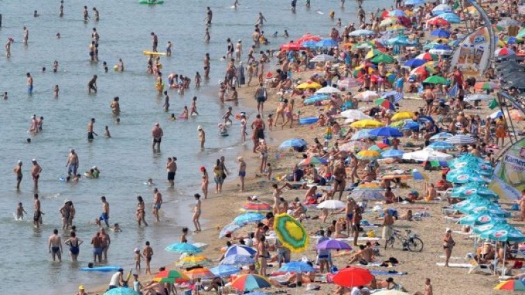 Чадъри, каравани, коли върху дюните? Глоба!