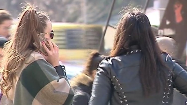 Младите у нас се стопяват – 40 хил. по-малко за година, бягат в чужбина