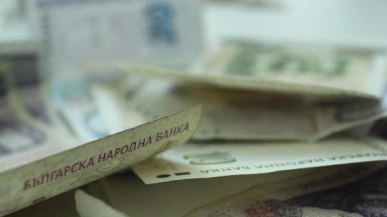 В Нови пазар ало апаши мамят по схема "непогасени кредити"