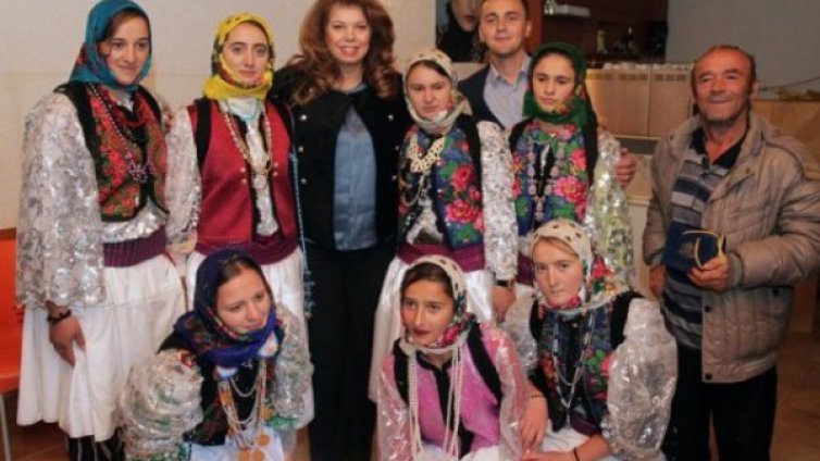 Зарязва ли България българите в Албания? Не им дава гражданство