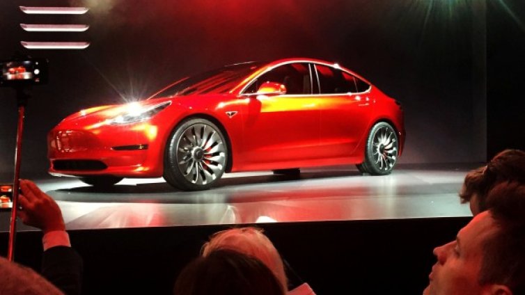 Най-сетне: Идва версията за $35 000 на Tesla Model 3