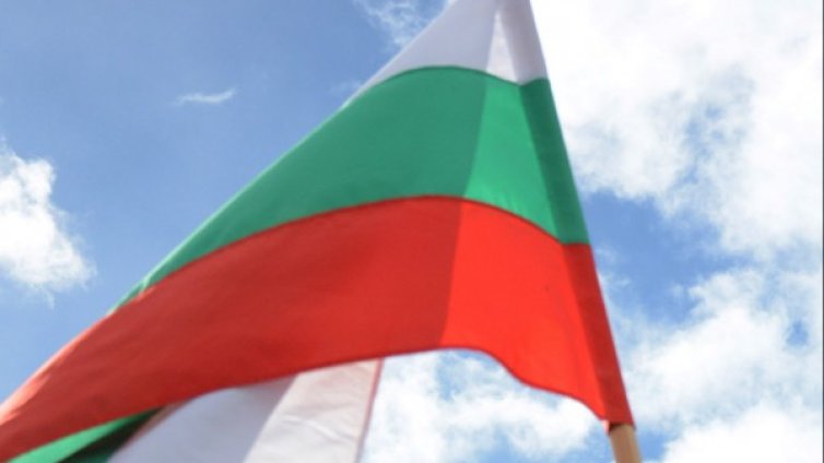 В Симитли дадоха българско знаме на всеки да го сложи на къщата си 