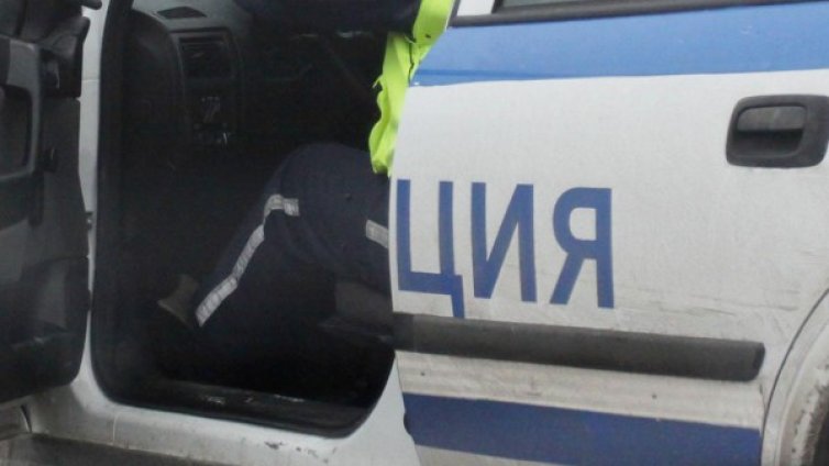 Трима разбиха каси с накити в пернишко село, хванаха ги