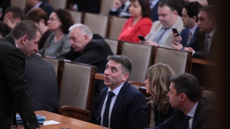 Много или малко? Всеки четвърти депутат - жена