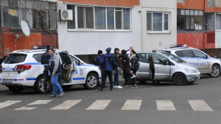 Арести в Бургас, тече акция срещу разпространението на наркотици  