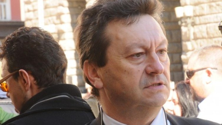 Червен депутат се върна в НС, просто си проверявал пощата