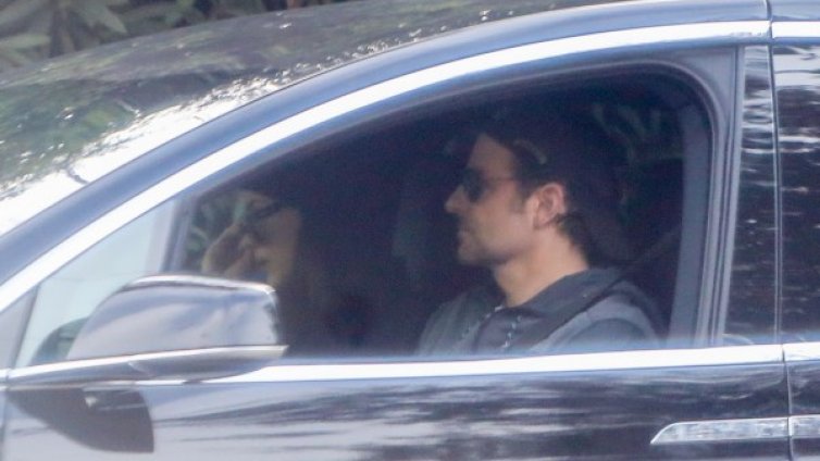 Въпреки слуховете: Брадли Купър и Ирина Шейк са заедно 