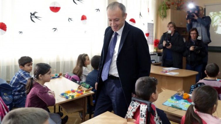 Вълчев за школския дрескод: Да се обсъжда с учениците!