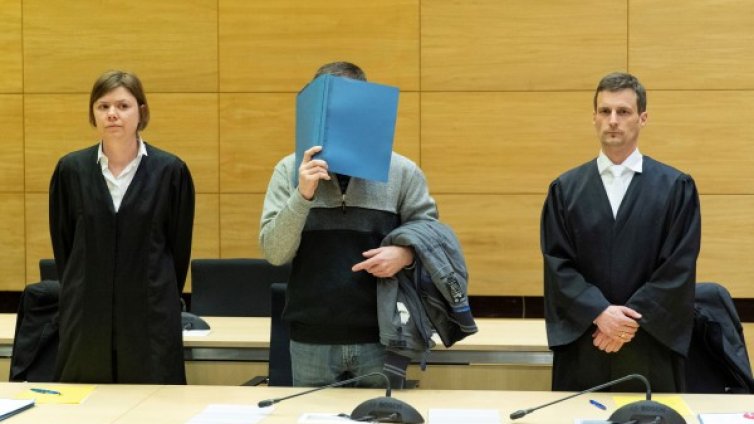 Германец тровил колегите си с живак в сандвичите им