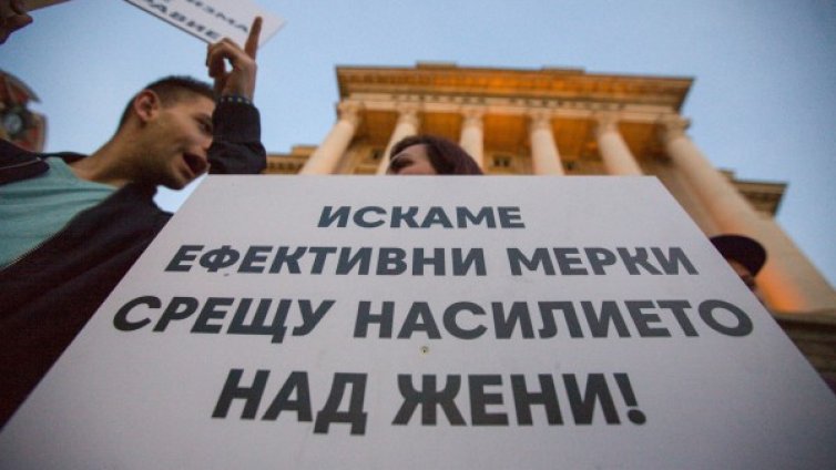 За правата на жените: С шествие на празничния 8 март