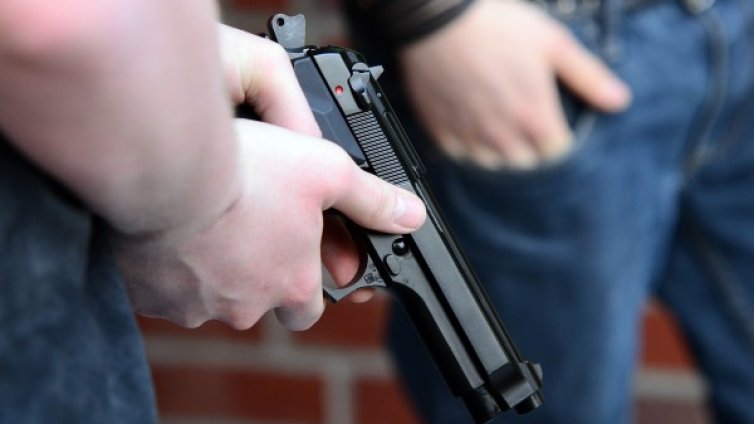 Простреляха 20-годишен руснак с газов пистолет в Бургас