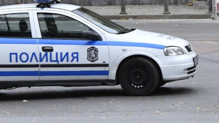 Мъж уби жена си в Ботевград, полицията го издирва