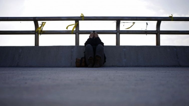 Момче скочи от 4 етаж заради скандал на родителите му